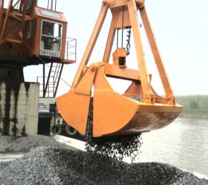 抓斗起重機戶外作業(yè)的遵循原則