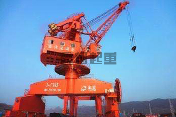 起重機(jī)常見(jiàn)違規(guī)操作介紹